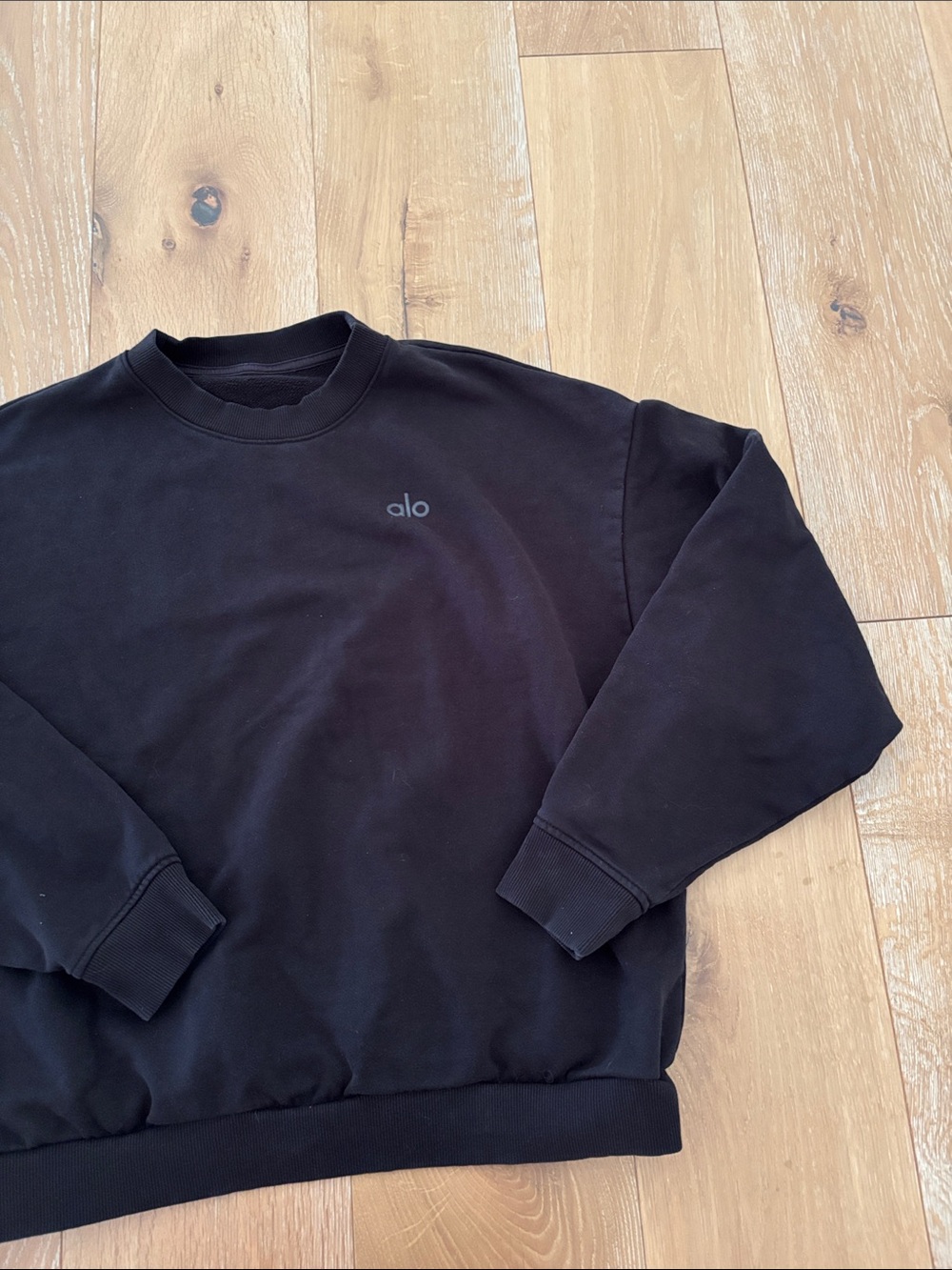 ALO Yoga Crewneck Sweatshirt in Black - Picture 4 of 5